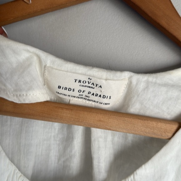 TROVATA BIRDS OF PARADISE Linen blend Button Front Ruffle Hem Blouse medium - Picture 5 of 11